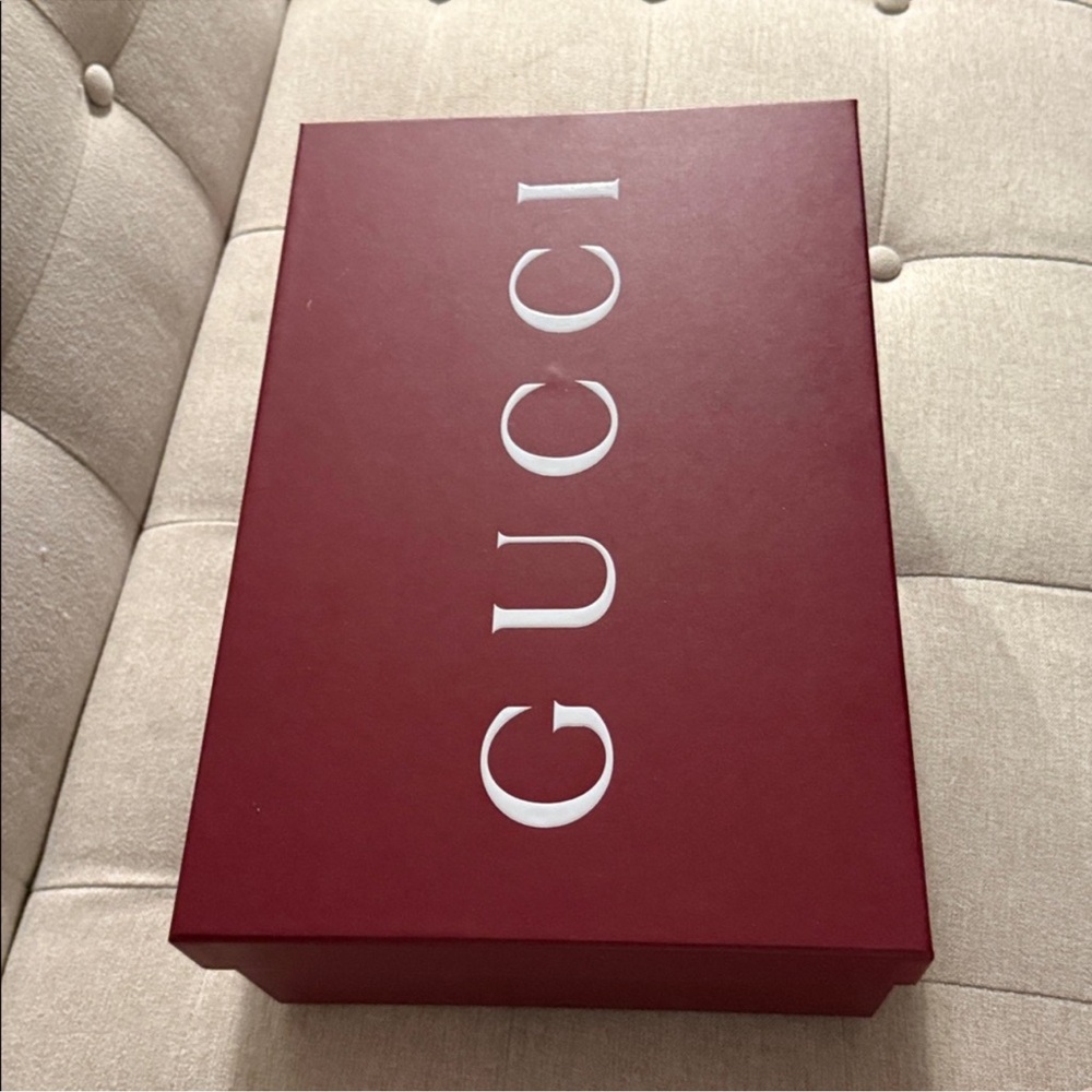 Gucci Red Gift Box with Ribbon - Picture 4 of 8